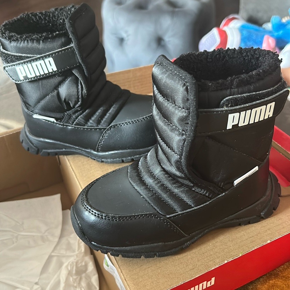 Puma Nieve Boot

Worn once
Perfect for the snow and cold weather